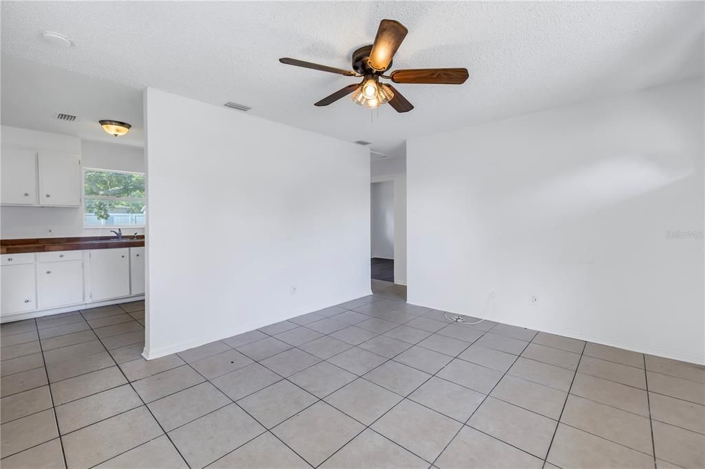 For Sale: $295,000 (2 beds, 1 baths, 744 Square Feet)