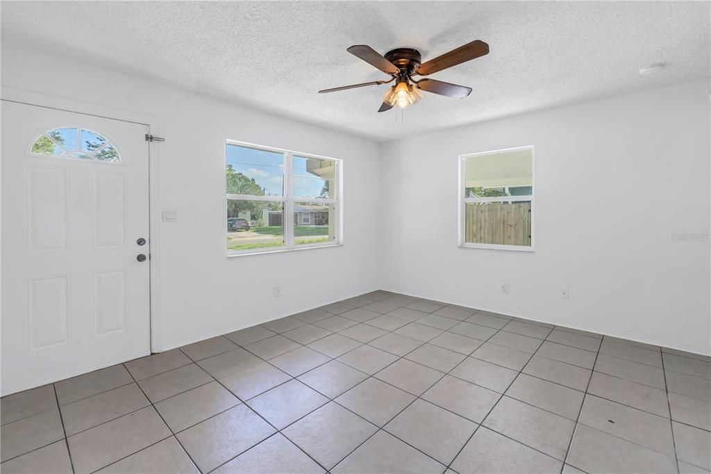 For Sale: $295,000 (2 beds, 1 baths, 744 Square Feet)