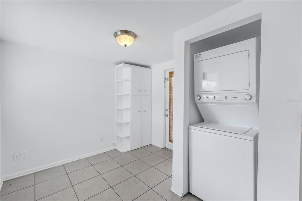 For Sale: $295,000 (2 beds, 1 baths, 744 Square Feet)