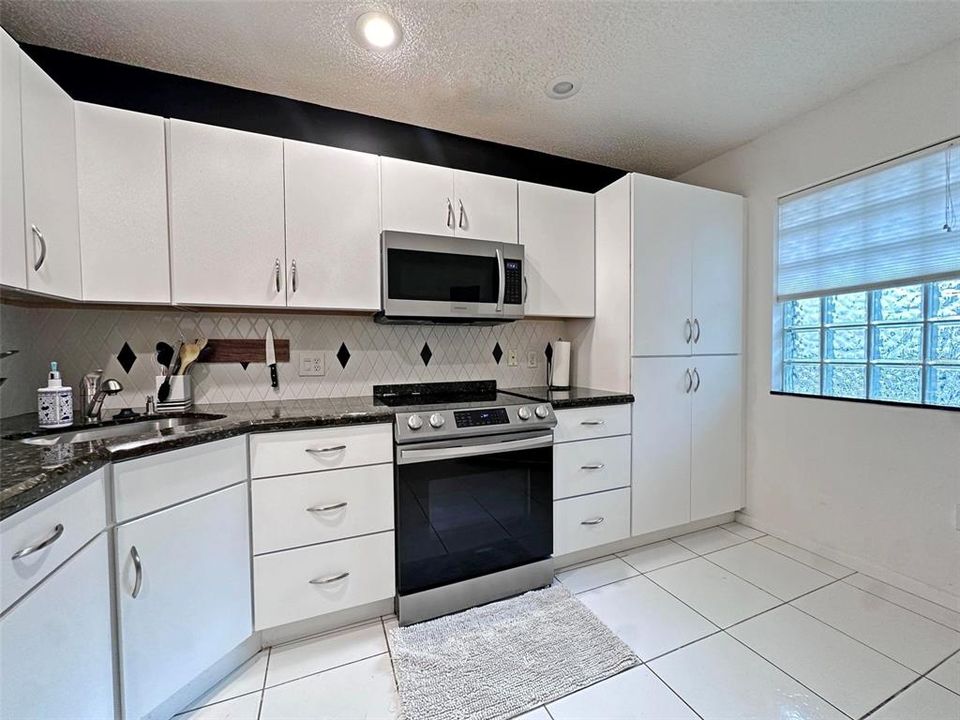 For Sale: $309,000 (3 beds, 2 baths, 1447 Square Feet)