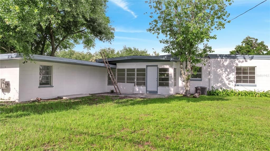 For Sale: $387,900 (4 beds, 2 baths, 1716 Square Feet)