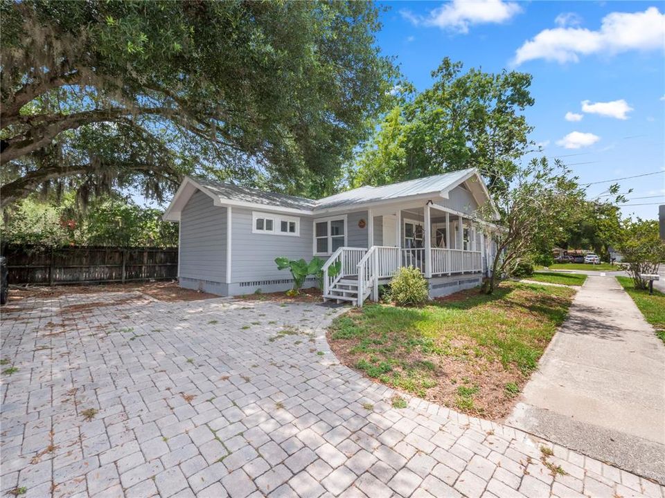 For Sale: $399,900 (3 beds, 2 baths, 1620 Square Feet)