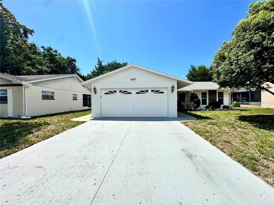 Active With Contract: $278,500 (3 beds, 2 baths, 1414 Square Feet)