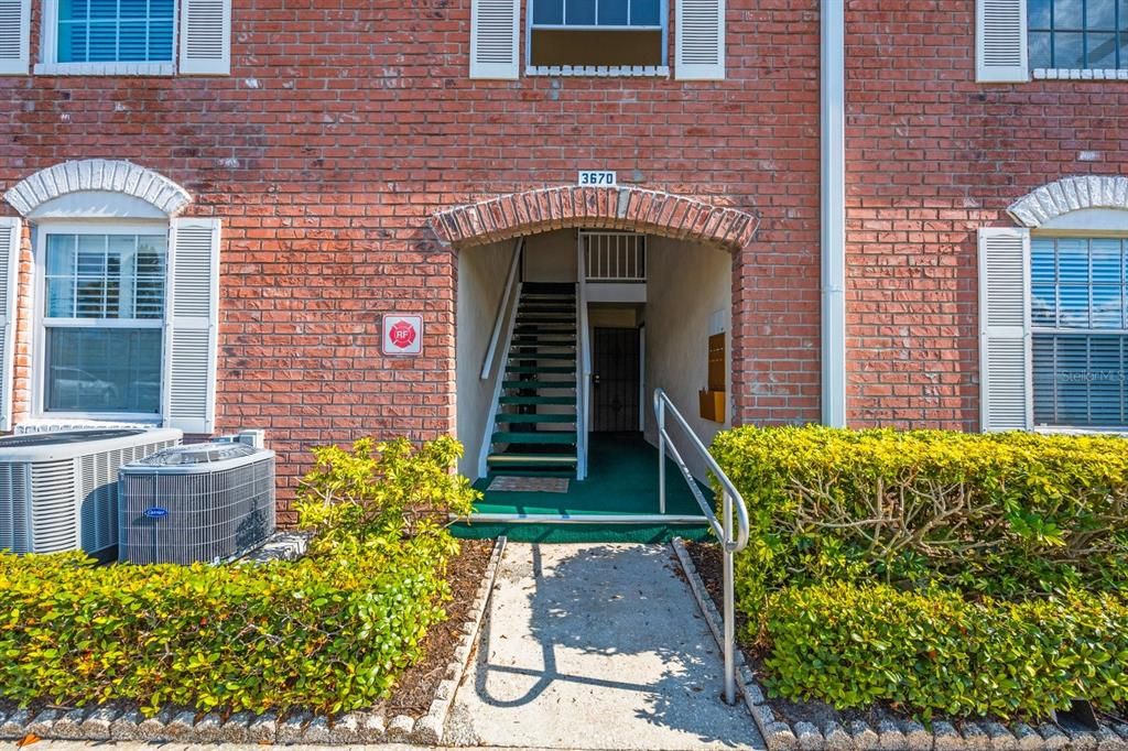 Recently Sold: $115,000 (1 beds, 1 baths, 825 Square Feet)