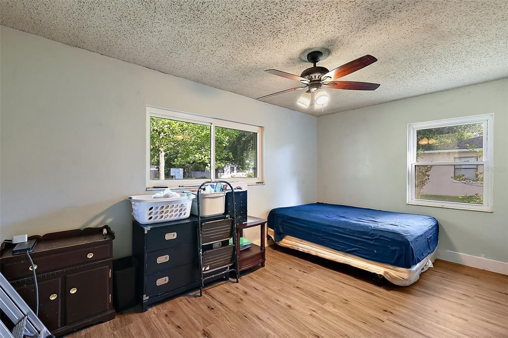 For Sale: $272,000 (3 beds, 1 baths, 1032 Square Feet)