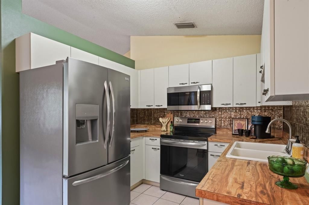 Active With Contract: $329,900 (3 beds, 2 baths, 1500 Square Feet)