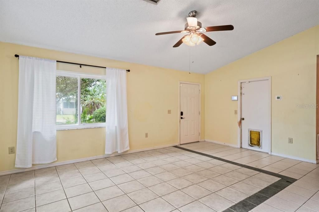 Active With Contract: $329,900 (3 beds, 2 baths, 1500 Square Feet)