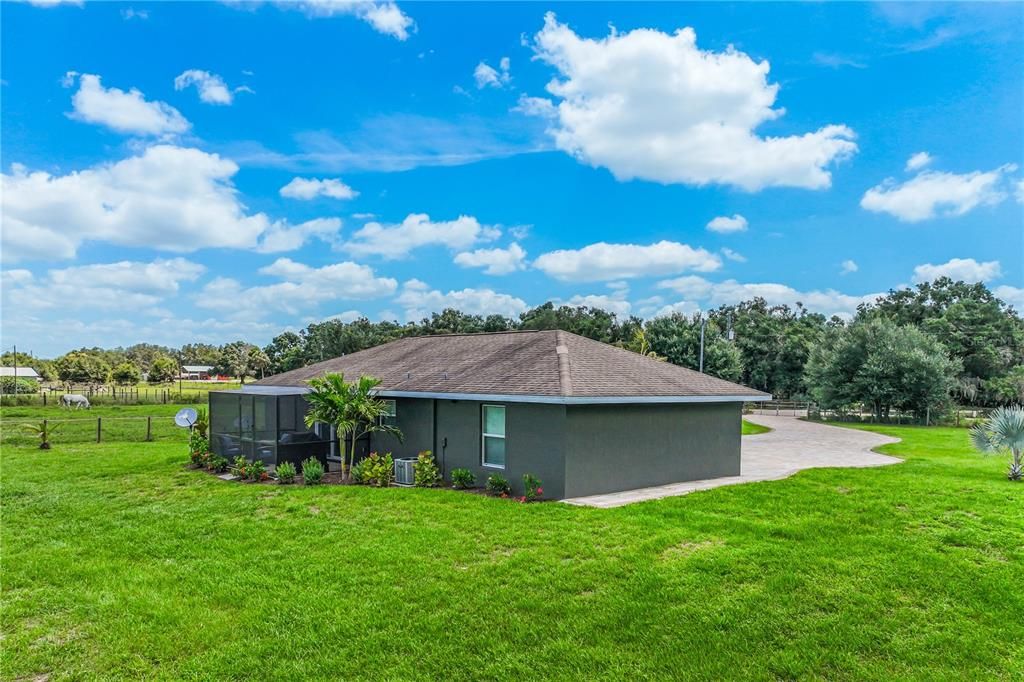 For Sale: $550,000 (3 beds, 2 baths, 1250 Square Feet)