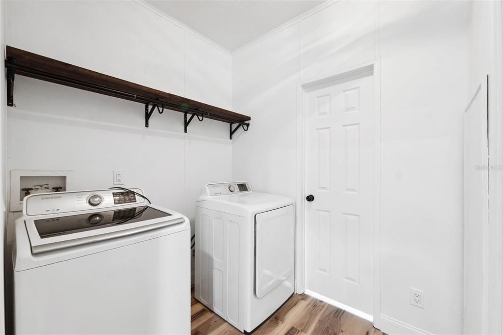 For Sale: $305,000 (3 beds, 2 baths, 1860 Square Feet)