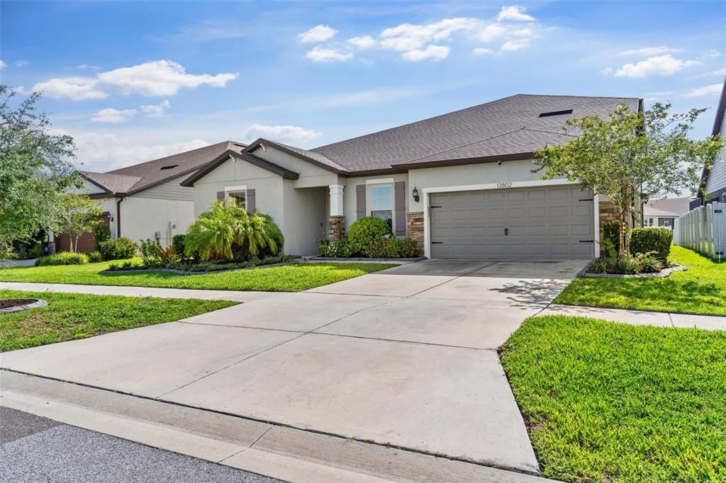 Active With Contract: $549,990 (5 beds, 3 baths, 4199 Square Feet)