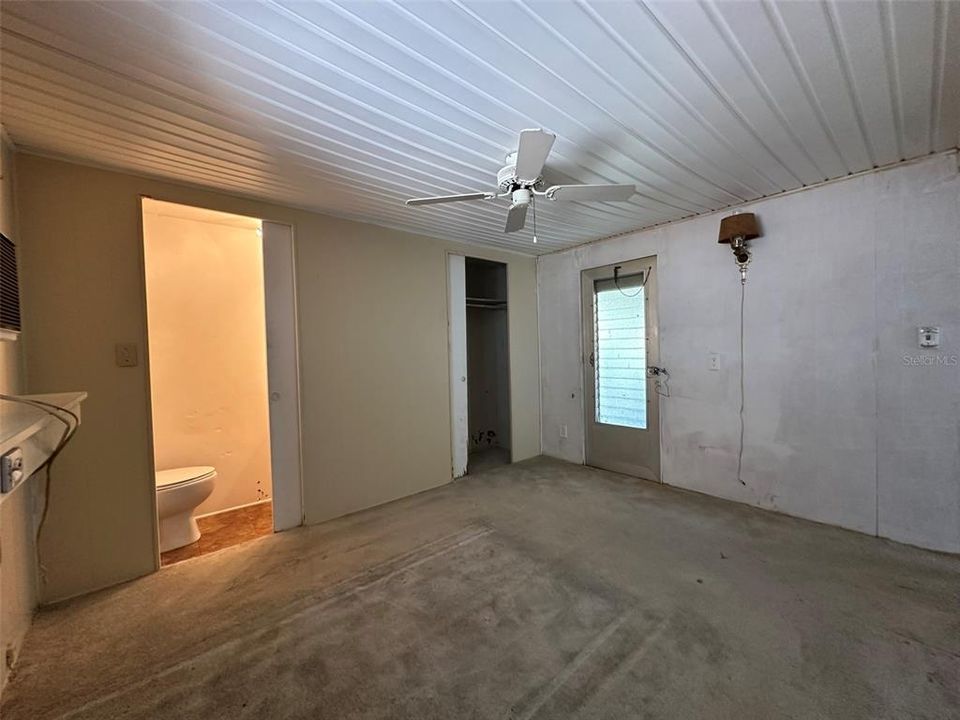 For Sale: $69,500 (2 beds, 2 baths, 552 Square Feet)