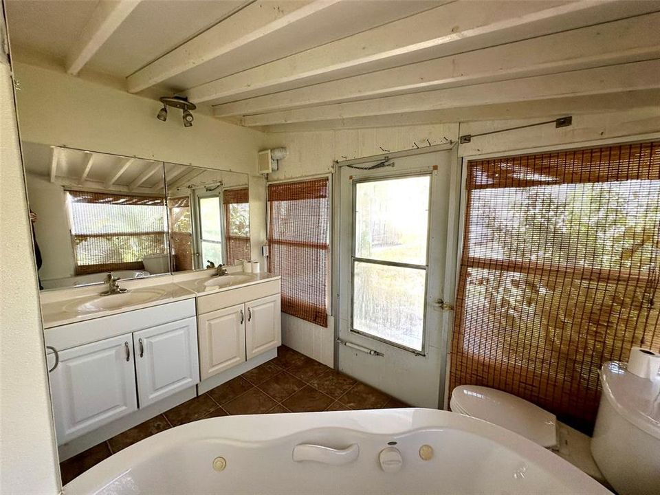 For Sale: $75,000 (2 beds, 2 baths, 552 Square Feet)