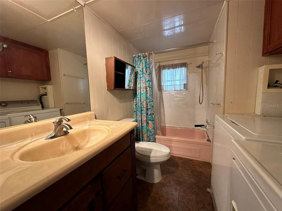 For Sale: $69,500 (2 beds, 2 baths, 552 Square Feet)