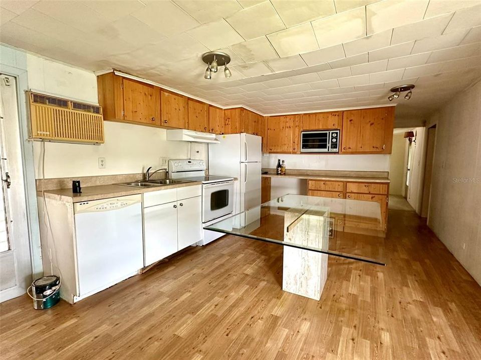 For Sale: $75,000 (2 beds, 2 baths, 552 Square Feet)
