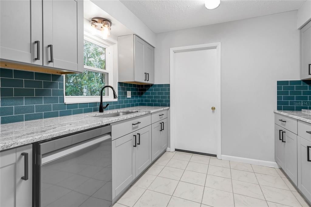 For Sale: $285,000 (3 beds, 1 baths, 1175 Square Feet)