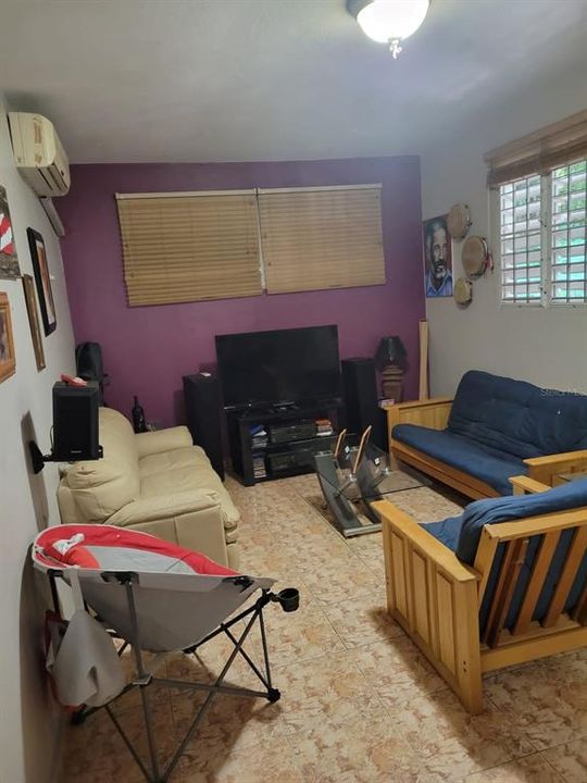 En Venta: $320,000 (3 camas, 2 baños, 1250 Pies cuadrados)