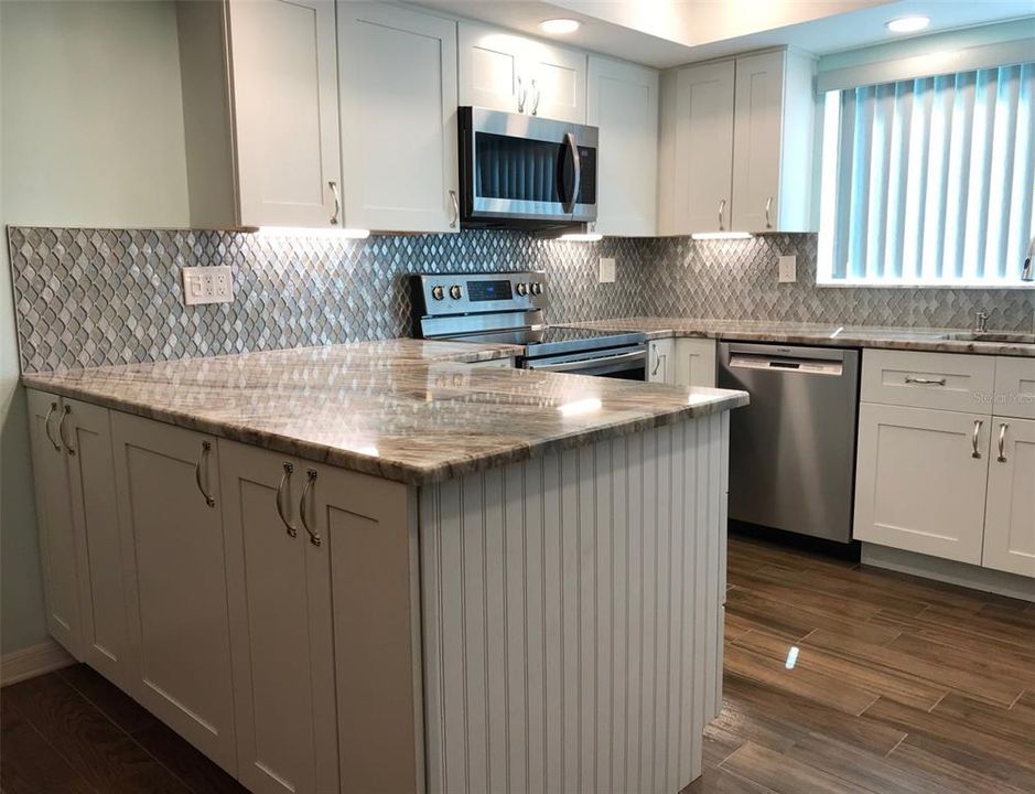 For Sale: $289,900 (2 beds, 2 baths, 1260 Square Feet)