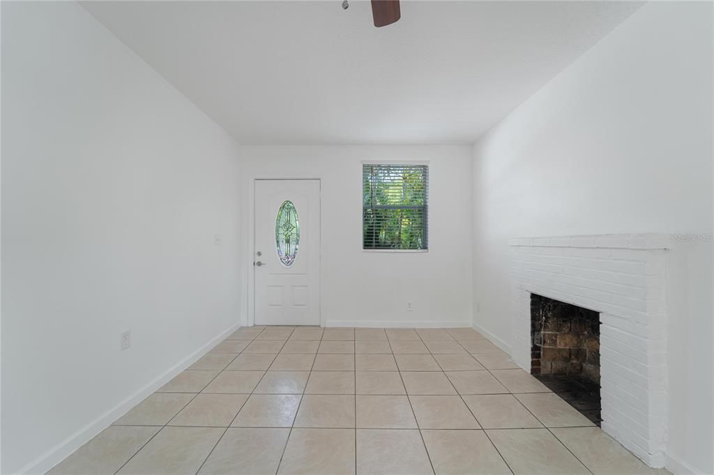 For Sale: $240,000 (2 beds, 1 baths, 748 Square Feet)