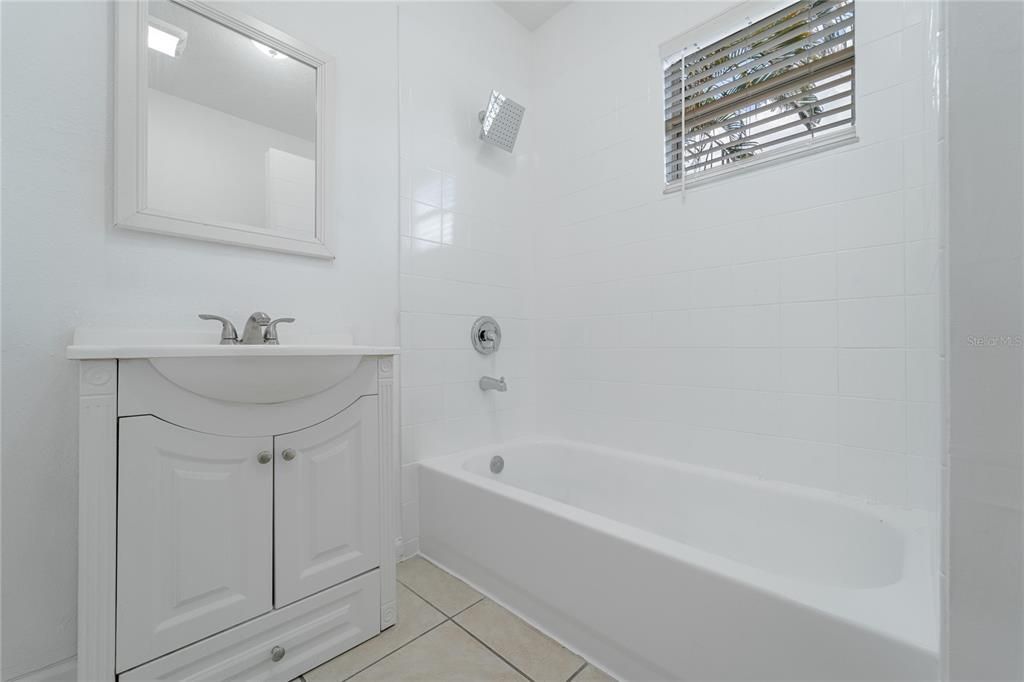 For Sale: $240,000 (2 beds, 1 baths, 748 Square Feet)
