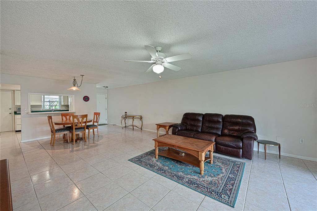 For Sale: $299,900 (2 beds, 2 baths, 1468 Square Feet)