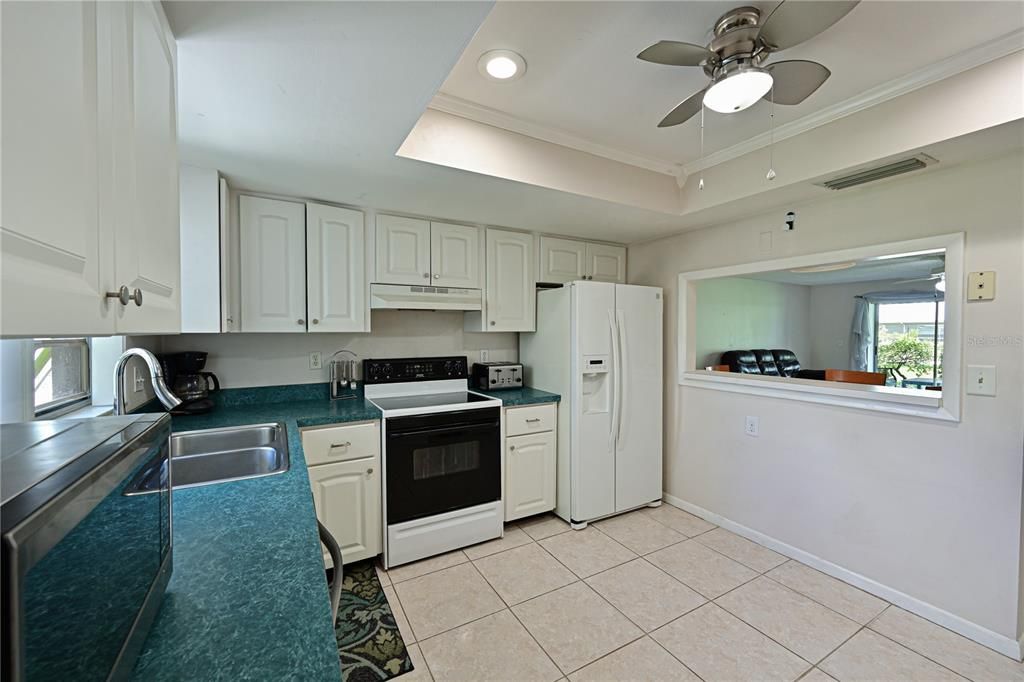 For Sale: $299,900 (2 beds, 2 baths, 1468 Square Feet)