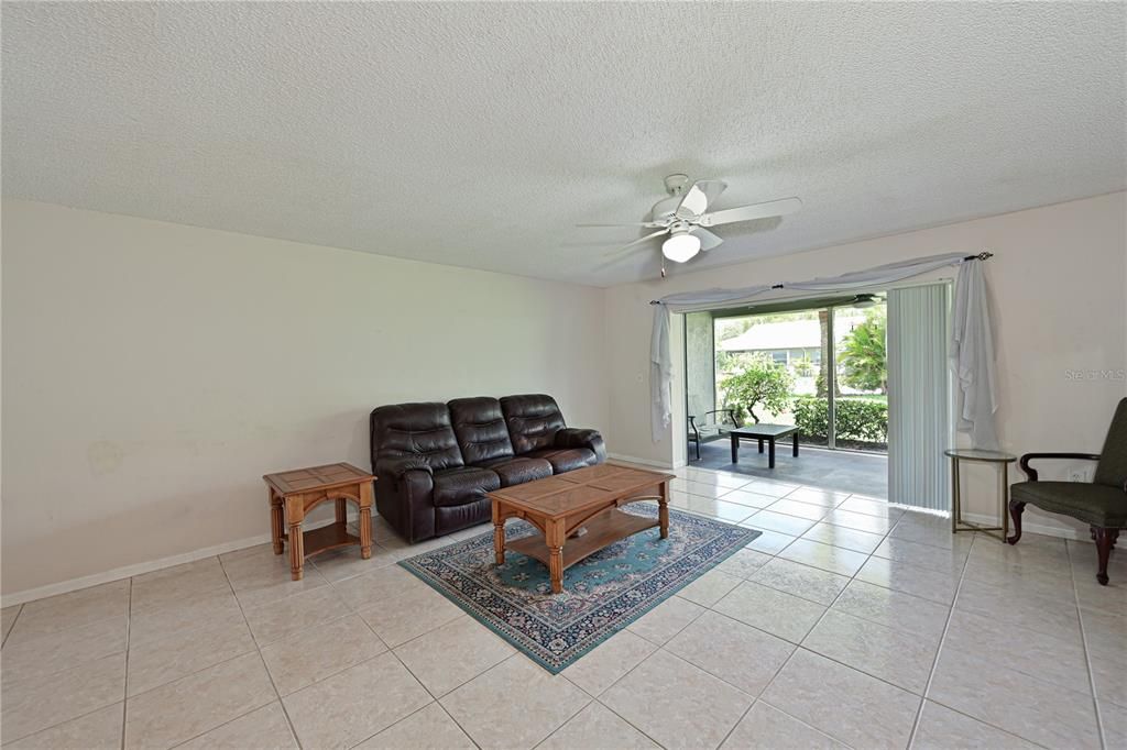 For Sale: $299,900 (2 beds, 2 baths, 1468 Square Feet)