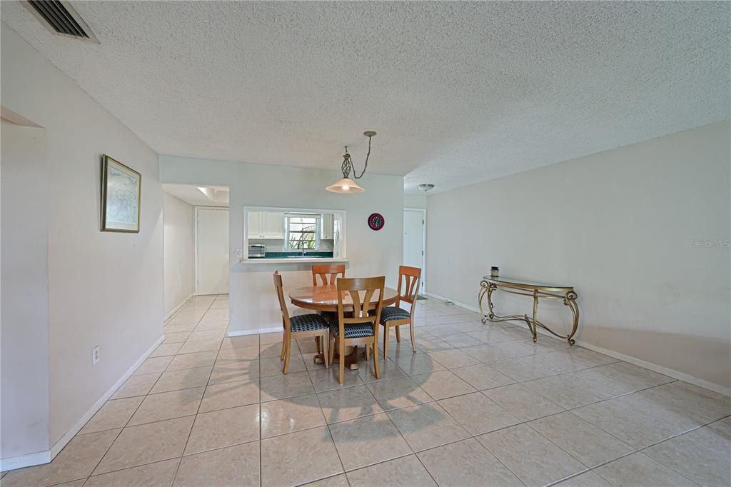 For Sale: $299,900 (2 beds, 2 baths, 1468 Square Feet)