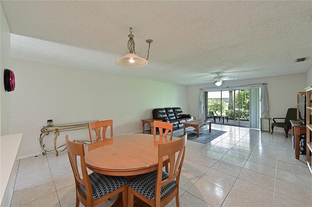 For Sale: $299,900 (2 beds, 2 baths, 1468 Square Feet)