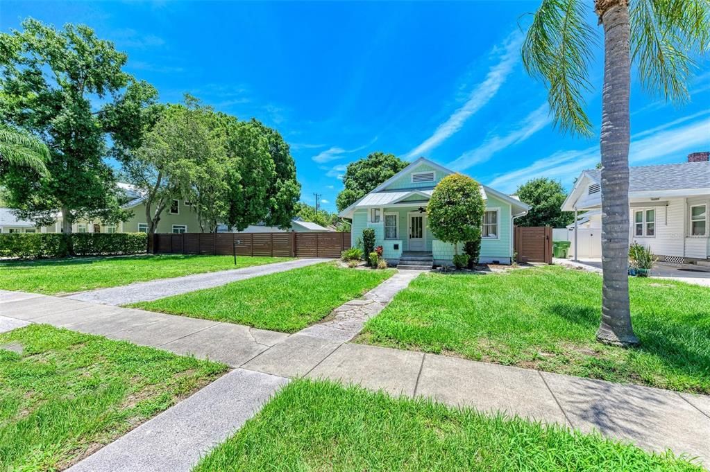 For Sale: $800,000 (4 beds, 2 baths, 1510 Square Feet)