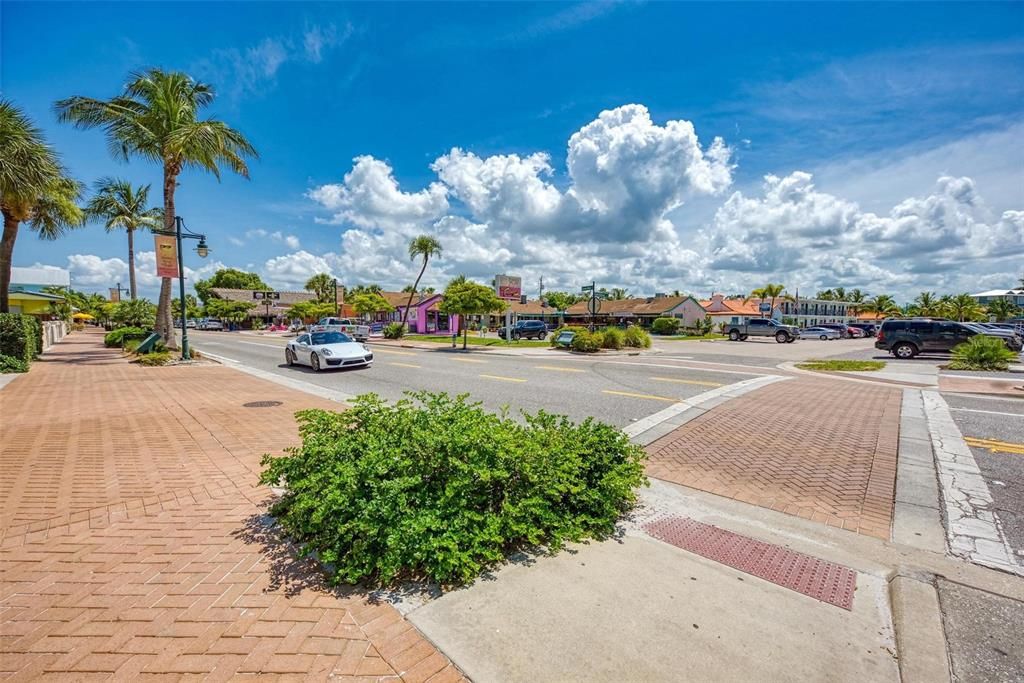 For Sale: $800,000 (4 beds, 2 baths, 1510 Square Feet)