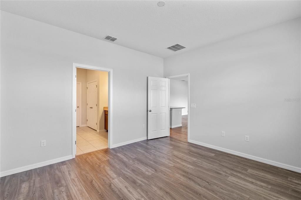 Active With Contract: $299,900 (3 beds, 2 baths, 1607 Square Feet)