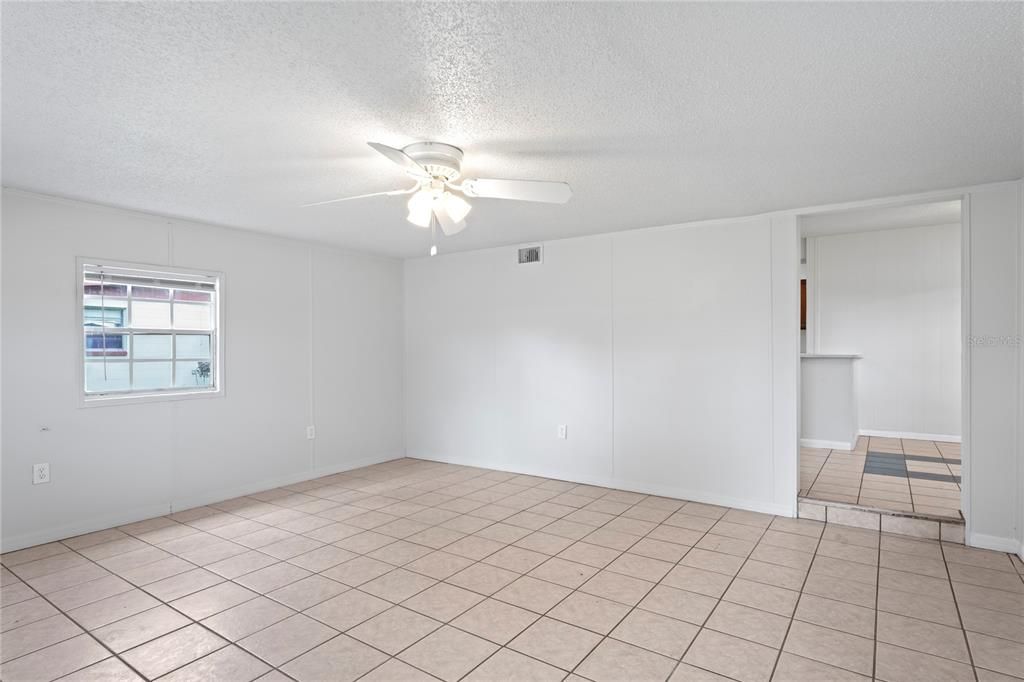 For Sale: $249,900 (3 beds, 1 baths, 1225 Square Feet)