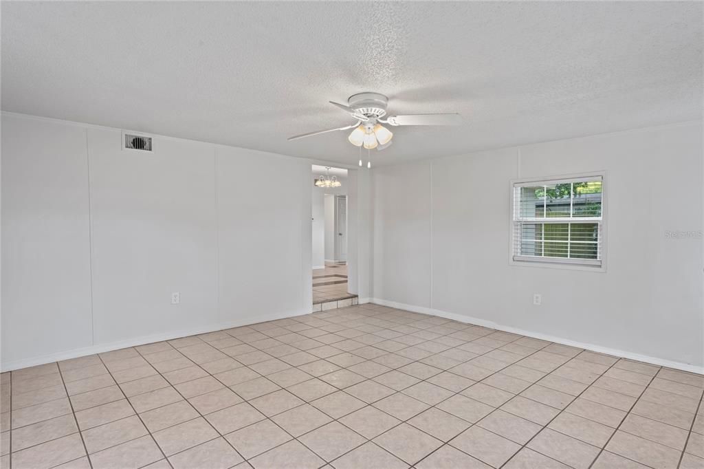 For Sale: $249,900 (3 beds, 1 baths, 1225 Square Feet)