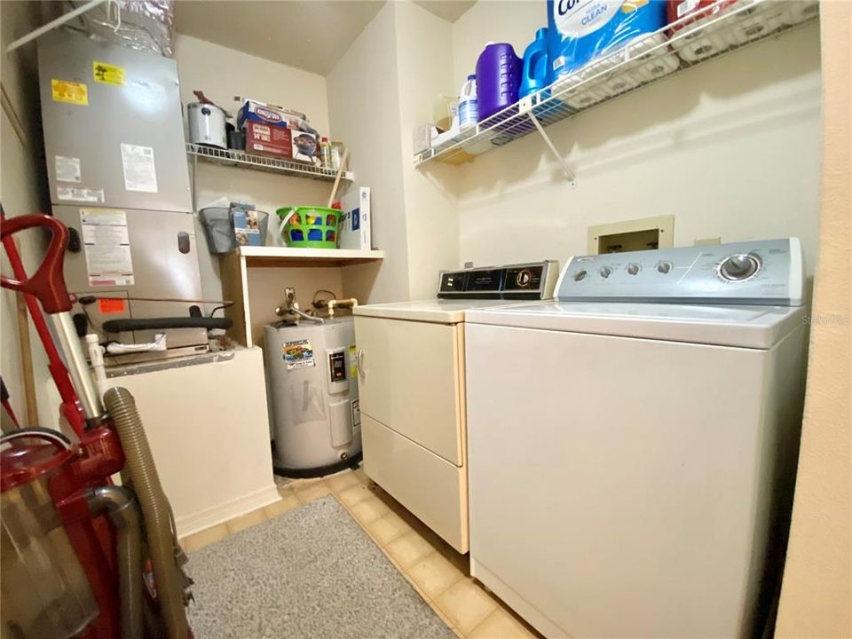 For Rent: $2,700 (2 beds, 2 baths, 1274 Square Feet)