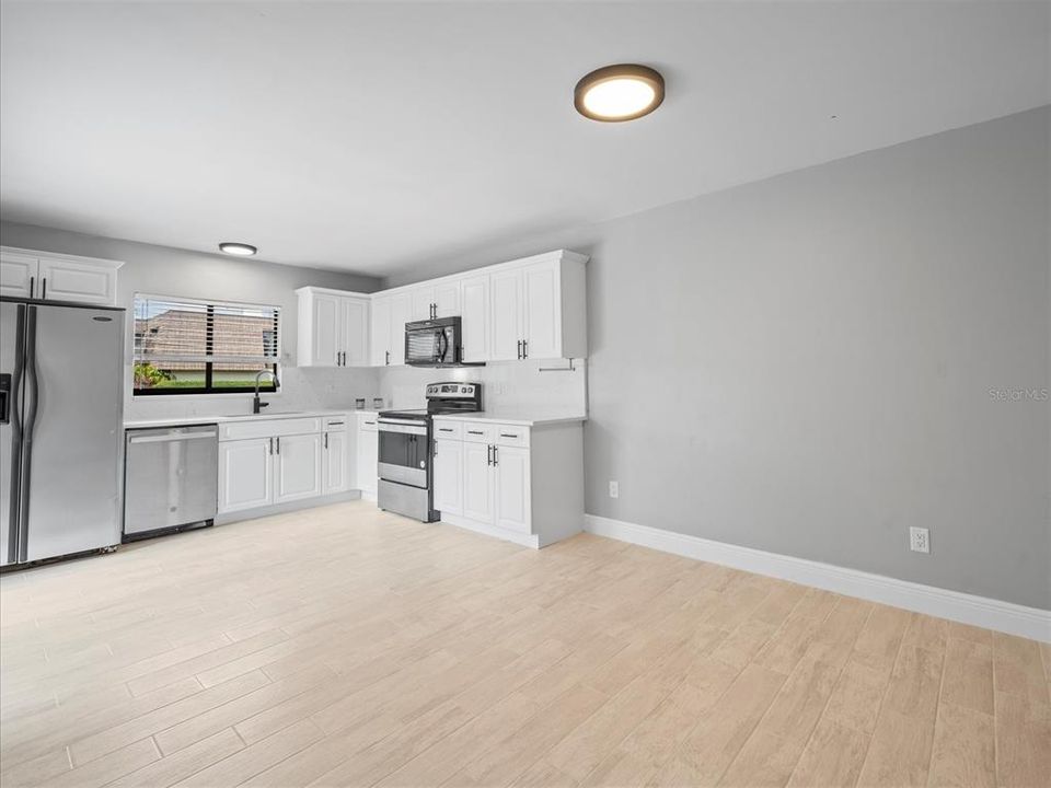 Active With Contract: $1,950 (2 beds, 2 baths, 1312 Square Feet)