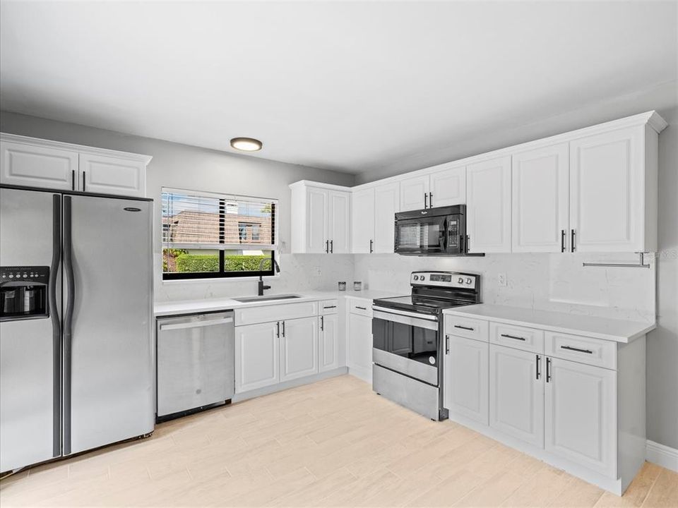 Active With Contract: $1,950 (2 beds, 2 baths, 1312 Square Feet)