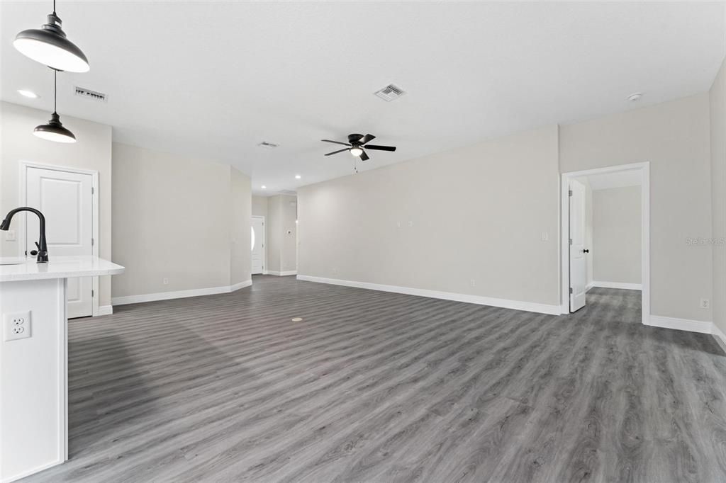 For Sale: $355,000 (4 beds, 2 baths, 1662 Square Feet)