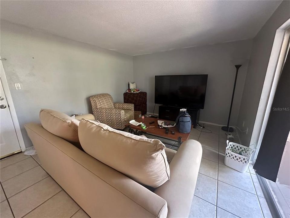 For Sale: $219,000 (1 beds, 1 baths, 686 Square Feet)
