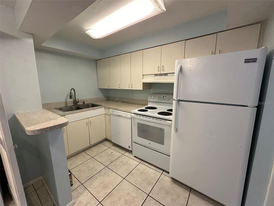 For Sale: $219,000 (1 beds, 1 baths, 686 Square Feet)