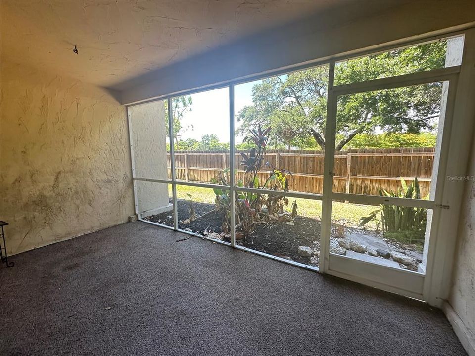 For Sale: $219,000 (1 beds, 1 baths, 686 Square Feet)