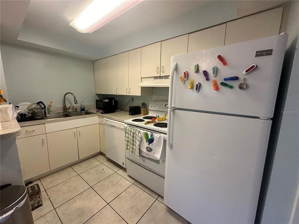 For Sale: $219,000 (1 beds, 1 baths, 686 Square Feet)