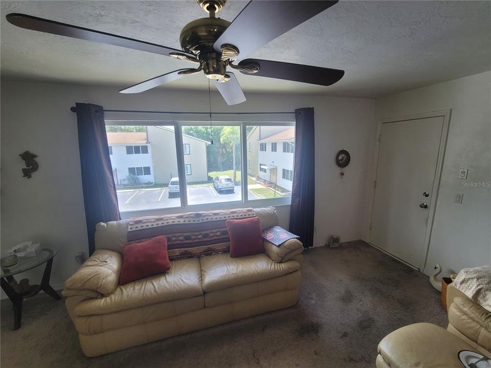 For Sale: $130,000 (2 beds, 2 baths, 1046 Square Feet)