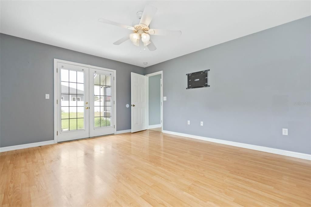 For Sale: $349,500 (3 beds, 2 baths, 1708 Square Feet)