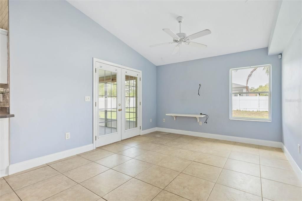 For Sale: $349,500 (3 beds, 2 baths, 1708 Square Feet)