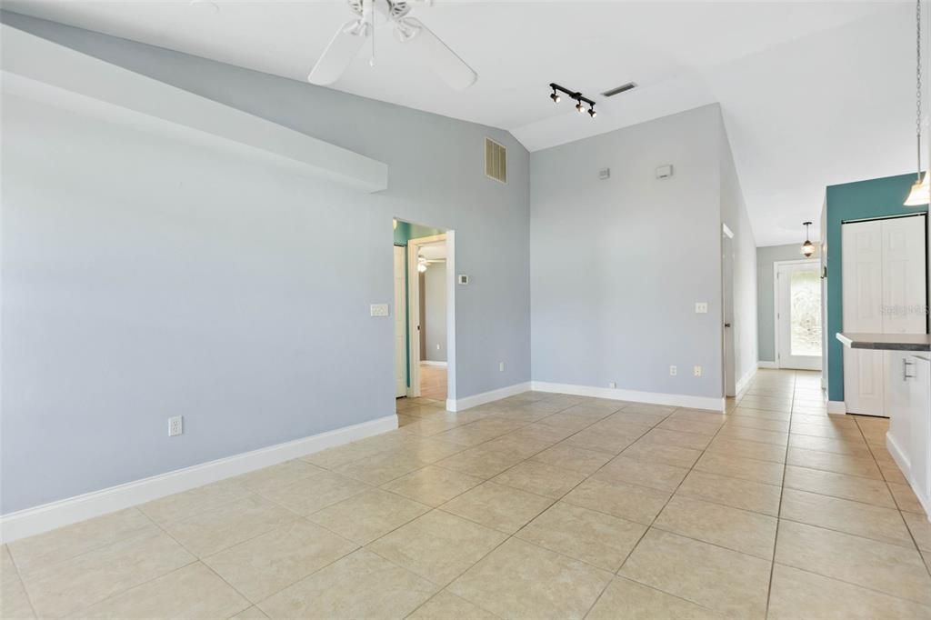 For Sale: $349,500 (3 beds, 2 baths, 1708 Square Feet)