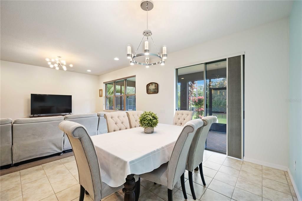 Dining Area adjacent to Kitchen and Lanai