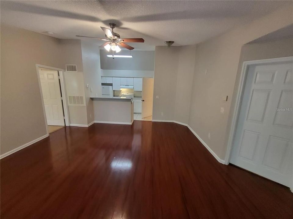 Active With Contract: $1,500 (2 beds, 2 baths, 874 Square Feet)