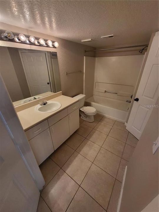 Active With Contract: $1,500 (2 beds, 2 baths, 874 Square Feet)