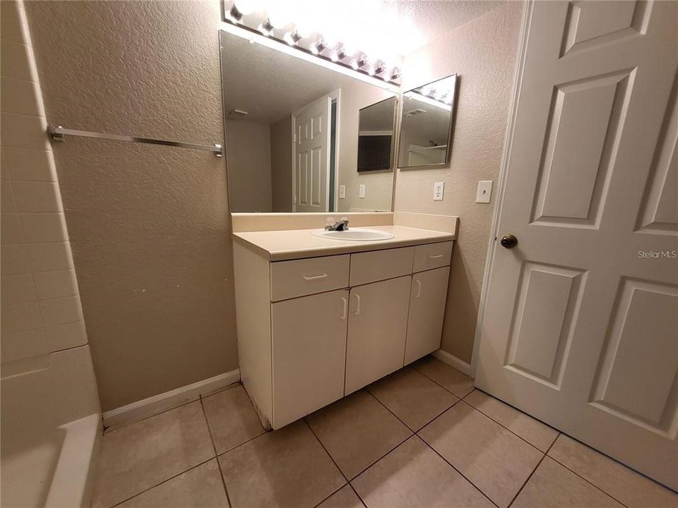 For Rent: $1,650 (2 beds, 2 baths, 874 Square Feet)