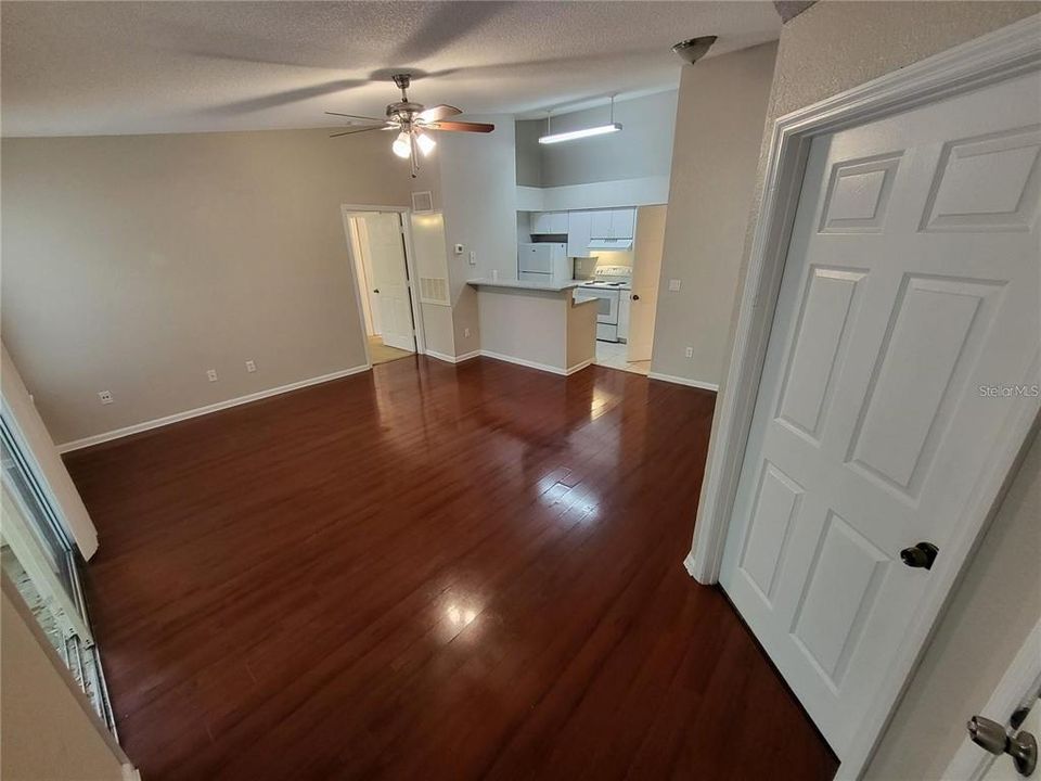 For Rent: $1,650 (2 beds, 2 baths, 874 Square Feet)